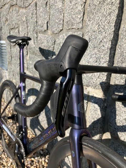 77.999 Kč! (PC 109.999) POLYGON HELIOS A7X - UCI rám, karbon kola - L - 105Di2 2x12 (50/34 - 11/34) 