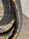 Tufo Gravel Thundero - plášť 700x40C bezdušový černá/béžová