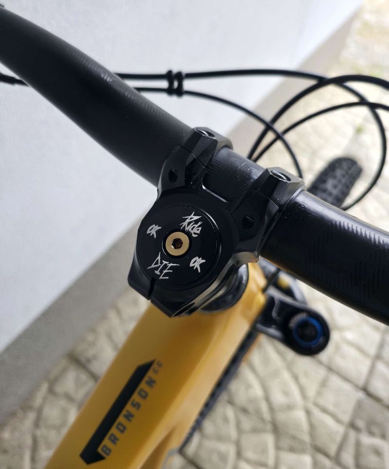 Horské kolo Santa Cruz Bronson 4.1 CC 2023 Mullet