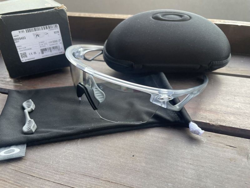 Oakley Sphaera Matte Clear/Photochromic