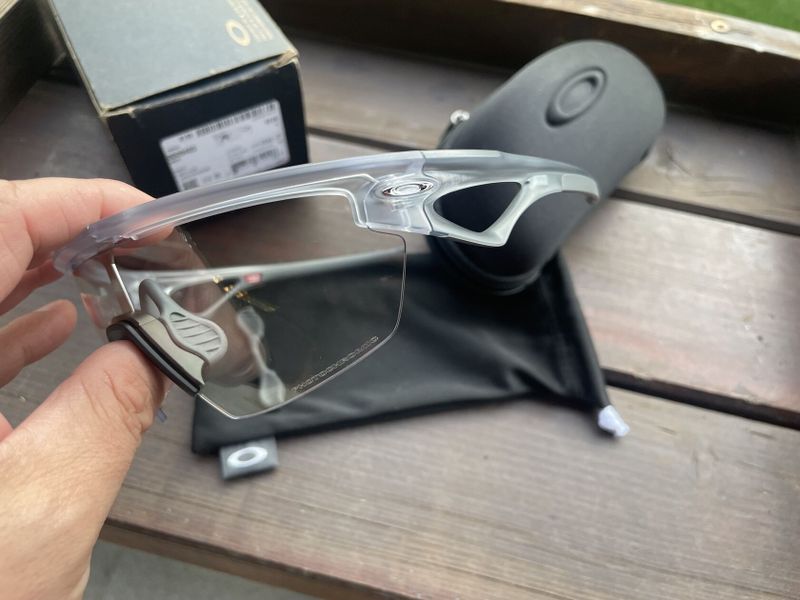 Oakley Sphaera Matte Clear/Photochromic
