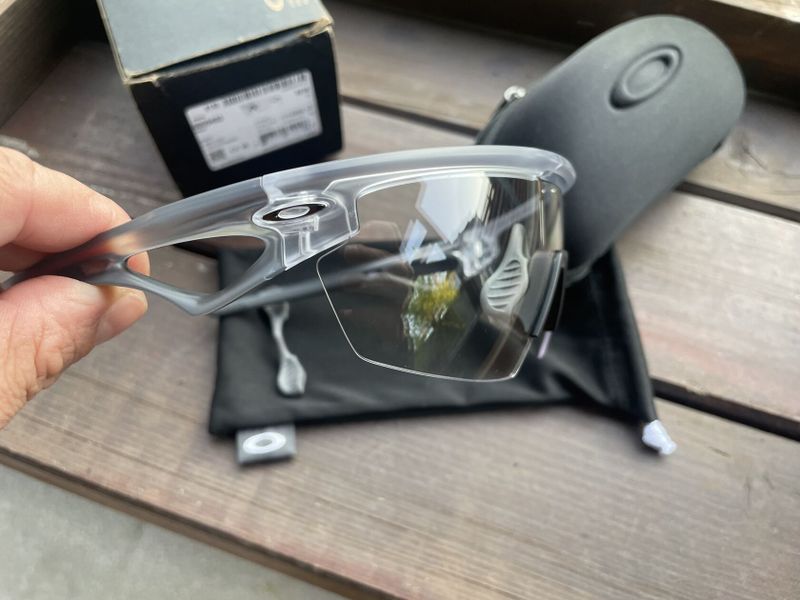 Oakley Sphaera Matte Clear/Photochromic