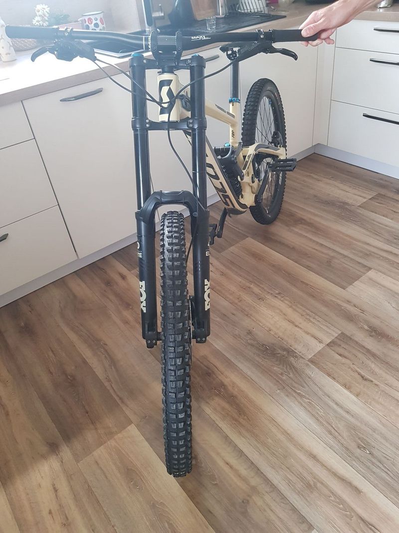 Celoodpruzené kolo Scott gambler 720 