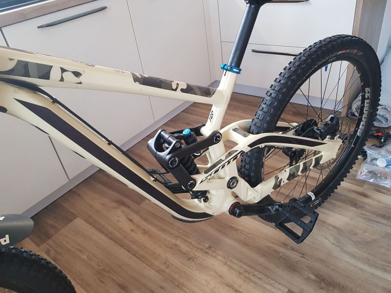 Celoodpruzené kolo Scott gambler 720 
