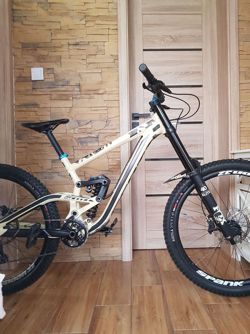 Celoodpruzené kolo Scott gambler 720 