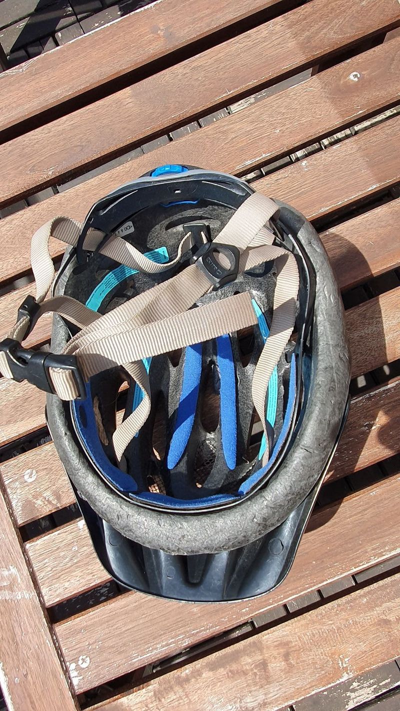 Cyklistická helma Giro, velikost M, (vel.54-59)