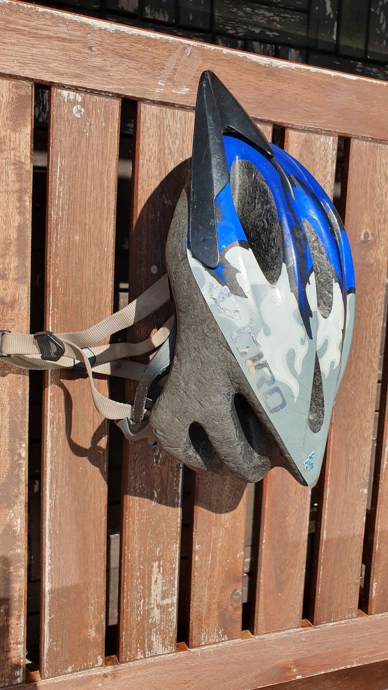 Cyklistická helma Giro, velikost M, (vel.54-59)