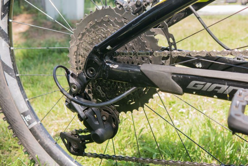 GIANT TRANCE ADVANCED, KARBONOVÝ RÁM I KOLA