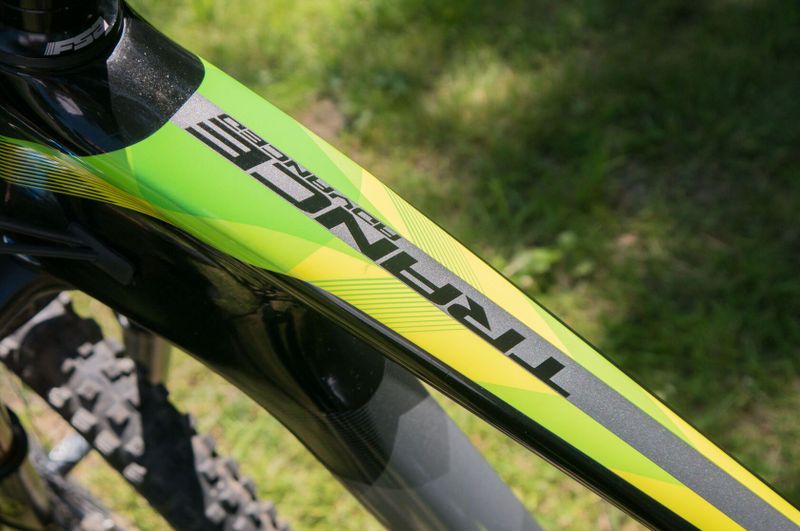 GIANT TRANCE ADVANCED, KARBONOVÝ RÁM I KOLA