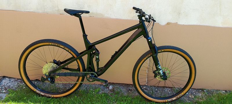 Ghost Riot trail Essential BLK XL. 