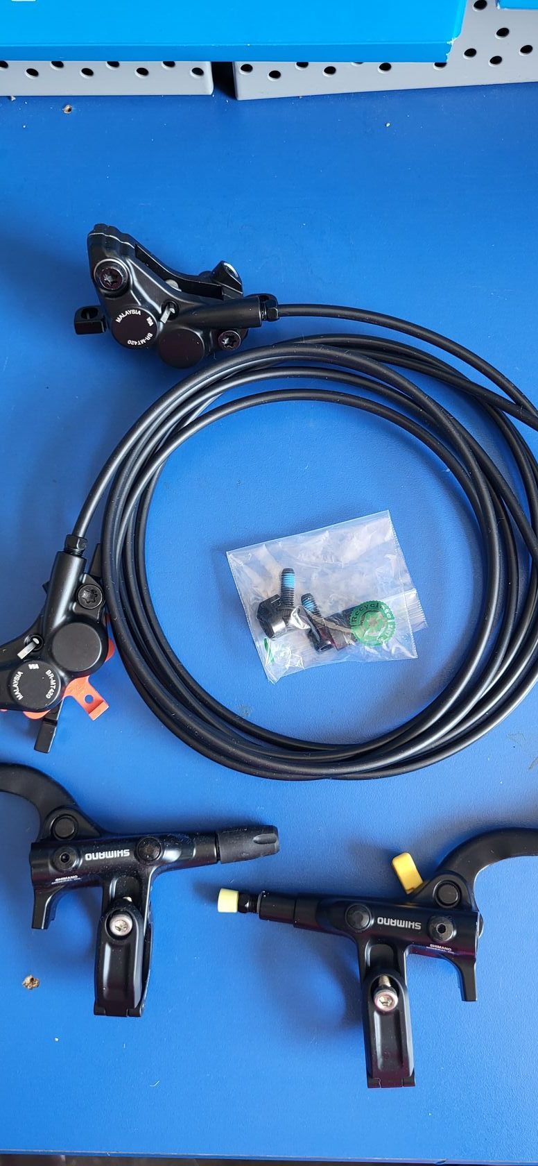 Čtyřpístkové brzdy Shimano BR-MT420+BL-MT4100 P+Z 1000/1850MM