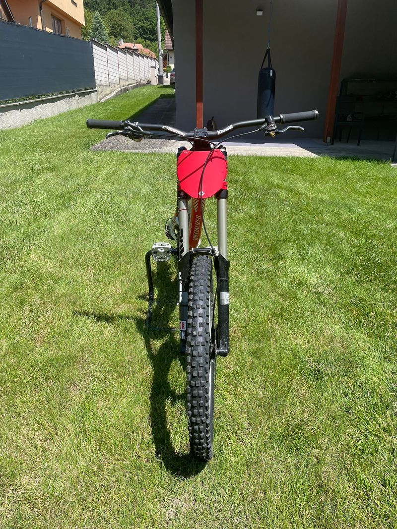 Specialized demo 8
