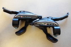 Řadící a brzdové páčky Shimano