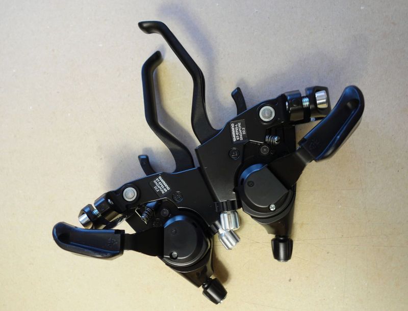 Řadící a brzdové páčky Shimano