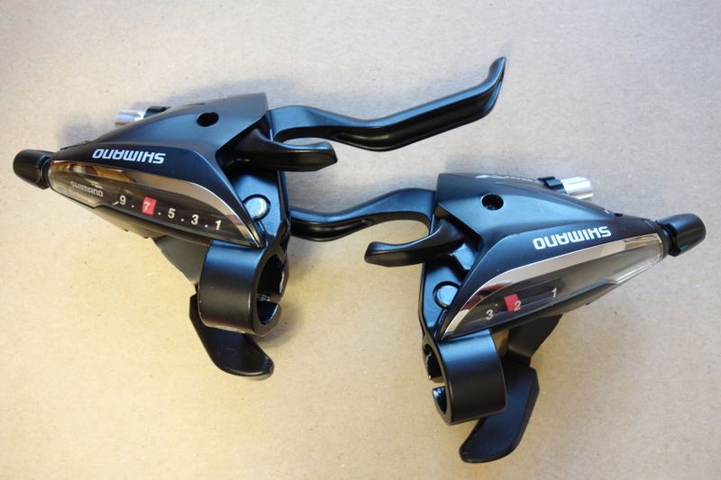 Řadící a brzdové páčky Shimano