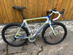 Karbonový Cannondale Synapse Ultegra s karbonovýmy koly Equator, vel 56"