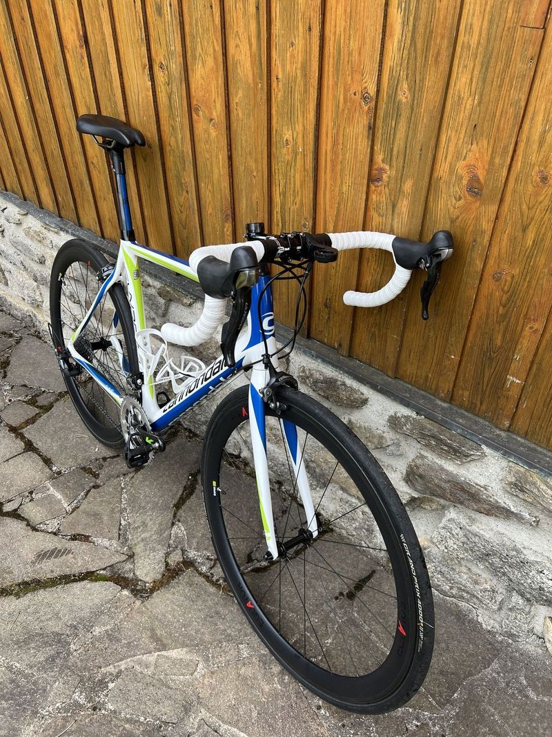 Karbonový Cannondale Synapse Ultegra s karbonovýmy koly Equator, vel 56"