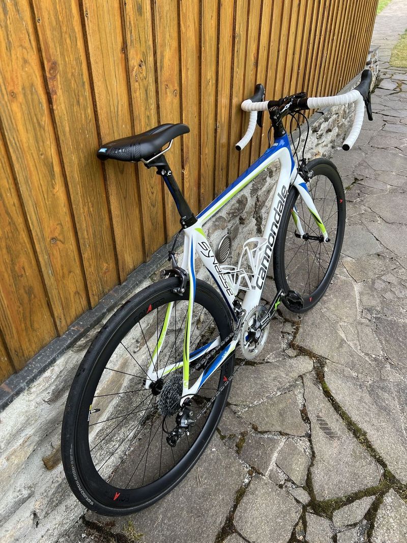 Karbonový Cannondale Synapse Ultegra s karbonovýmy koly Equator, vel 56"