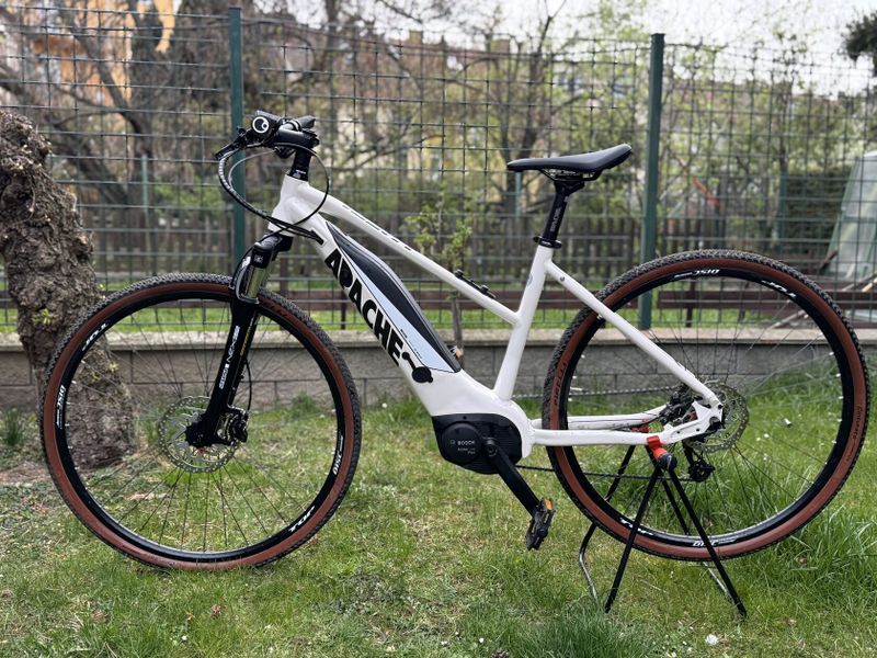Dámské elektrokolo Apache Matta 3 Bosch Active Line Plus (NAJETO 200km, ZÁRUKA do 07/26)