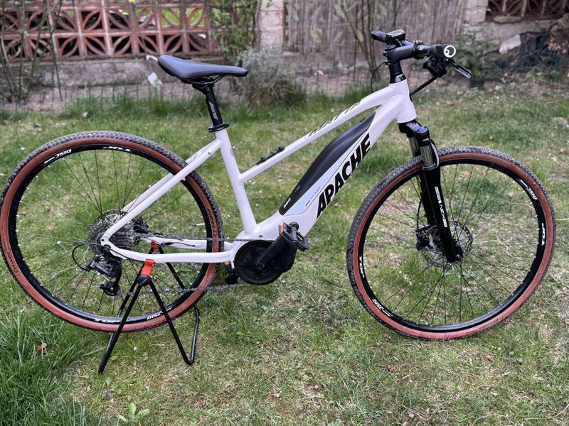 Dámské elektrokolo Apache Matta 3 Bosch Active Line Plus (NAJETO 200km, ZÁRUKA do 07/26)