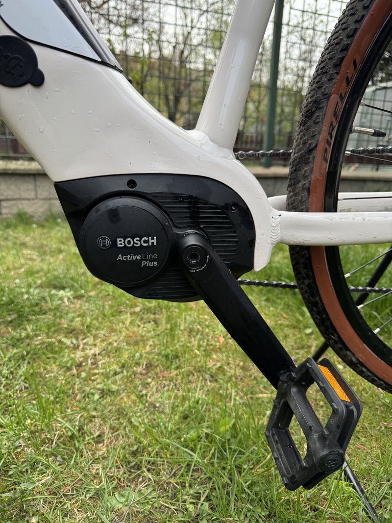 Dámské elektrokolo Apache Matta 3 Bosch Active Line Plus (NAJETO 200km, ZÁRUKA do 07/26)