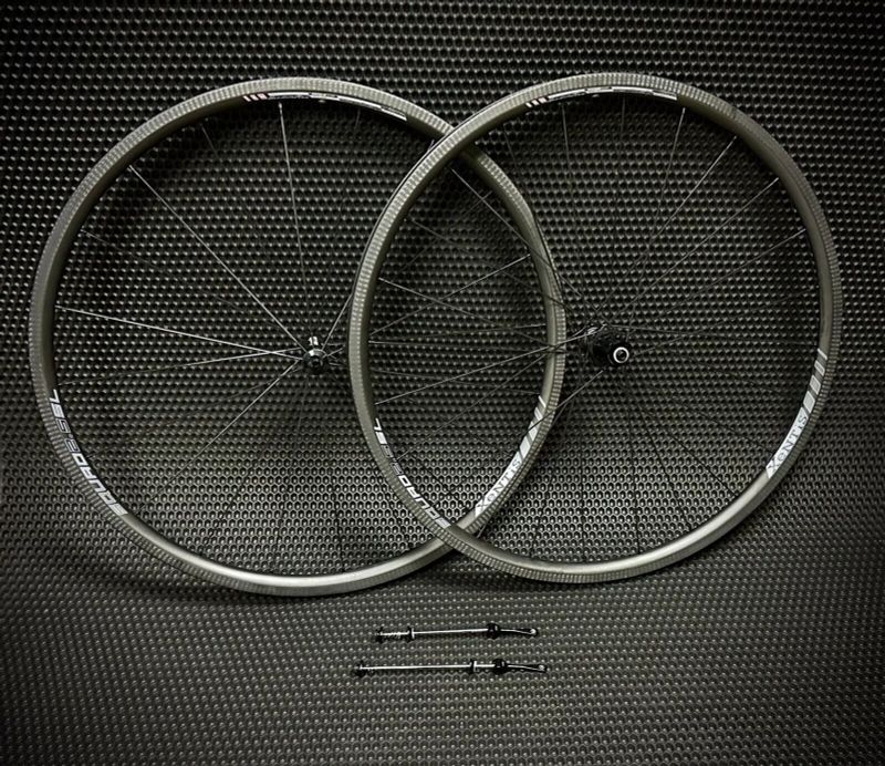 Top Ultra Light Wheels set Xentis Full Carbon