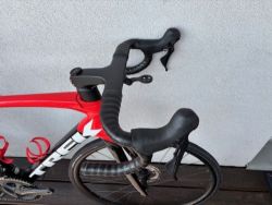 TREK Emonda SL 6 Disc Pro Trek Black/Radioactive Red