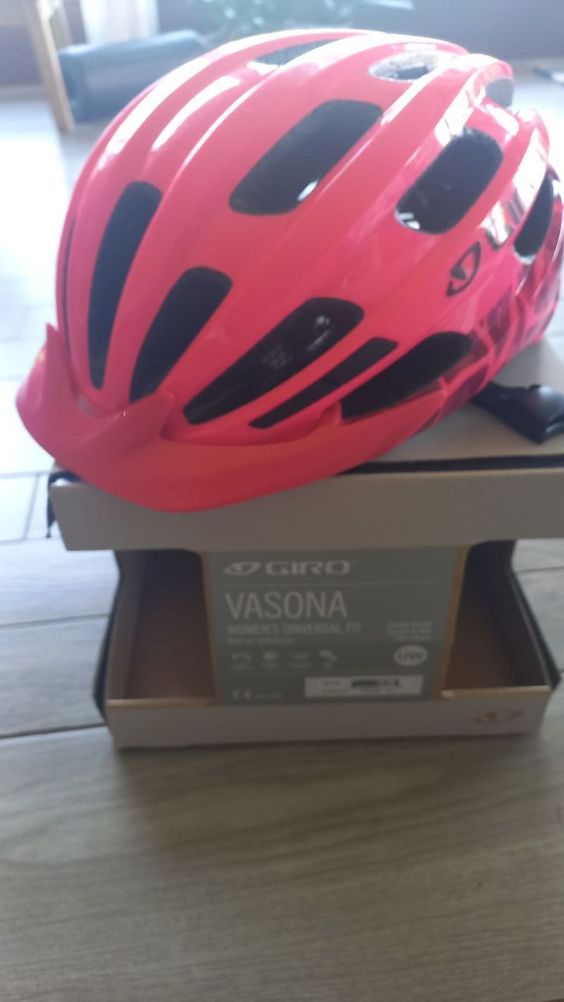 Dámská cyklistická helma Giro Vasona