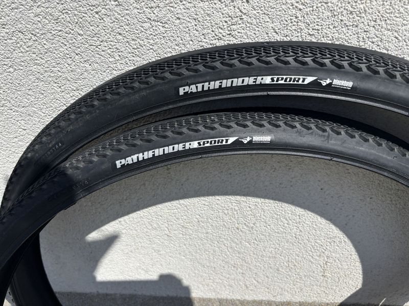 Specialized Pathfinder Sport 700x38 a Trigger Sport 700x42