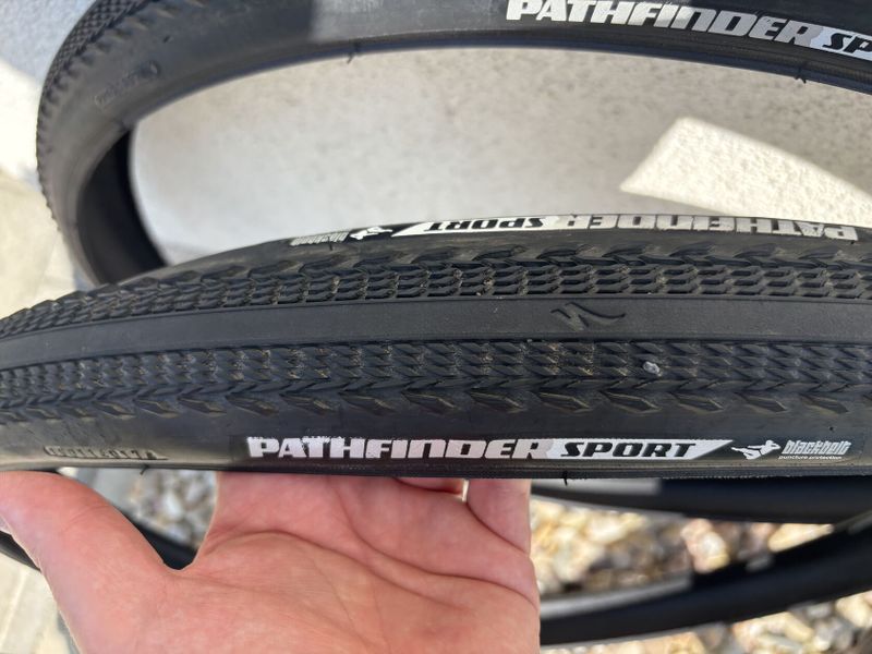 Specialized Pathfinder Sport 700x38 a Trigger Sport 700x42