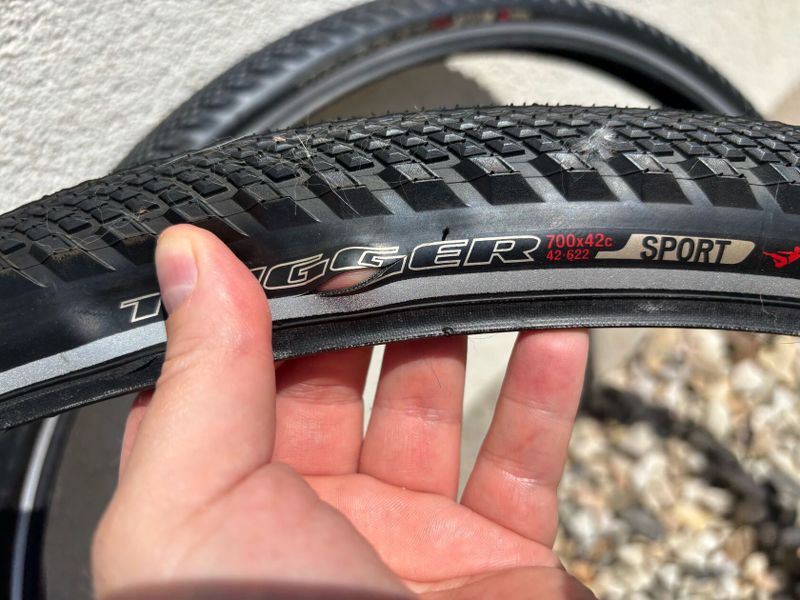 Specialized Pathfinder Sport 700x38 a Trigger Sport 700x42