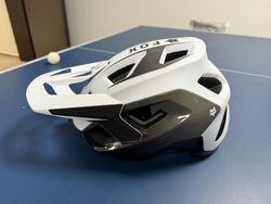 Helma na kolo Fox Speedframe Pro Defy L (59-63 CM)