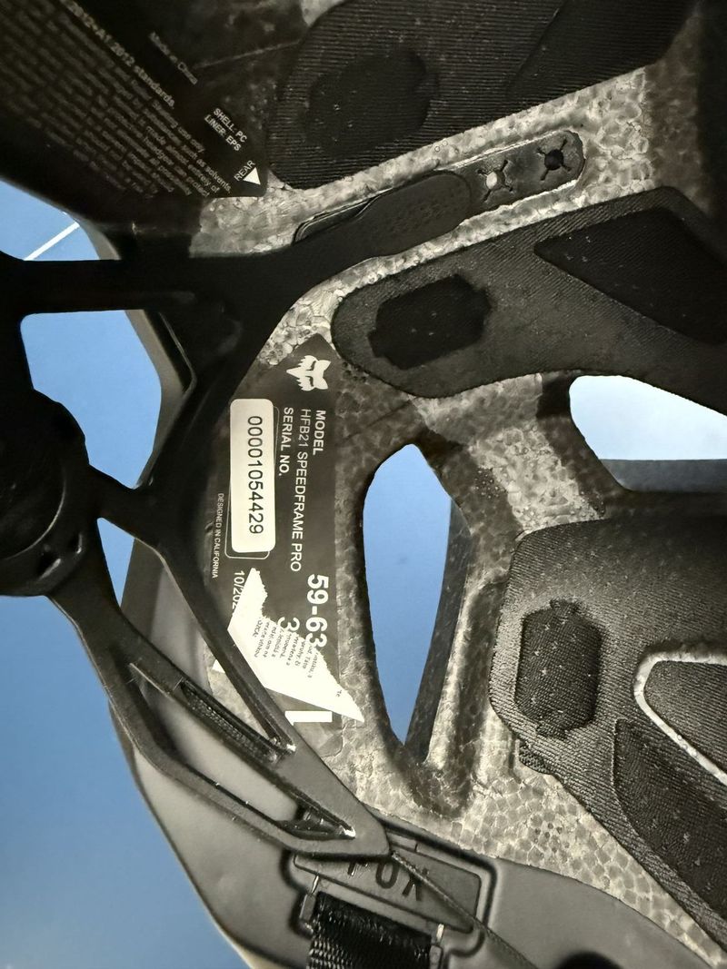 Helma na kolo Fox Speedframe Pro Defy L (59-63 CM)