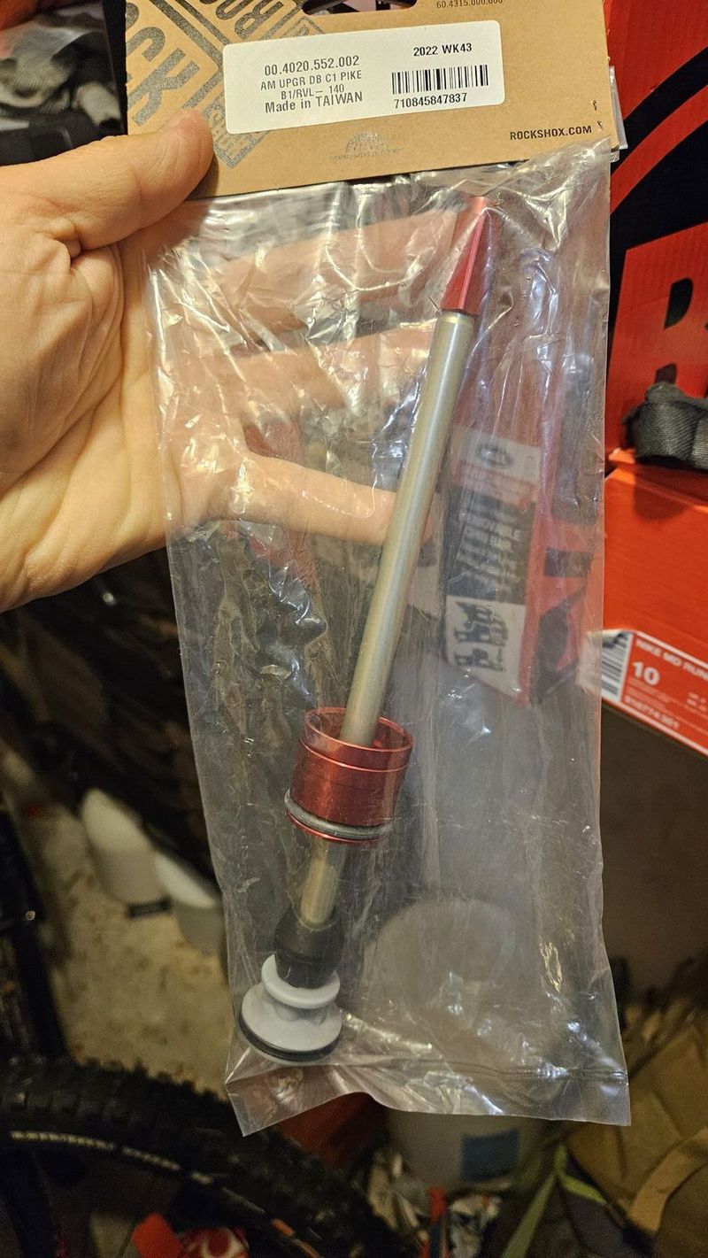 Rock shox Pike / Revelation shaft 140mm NOVÝ