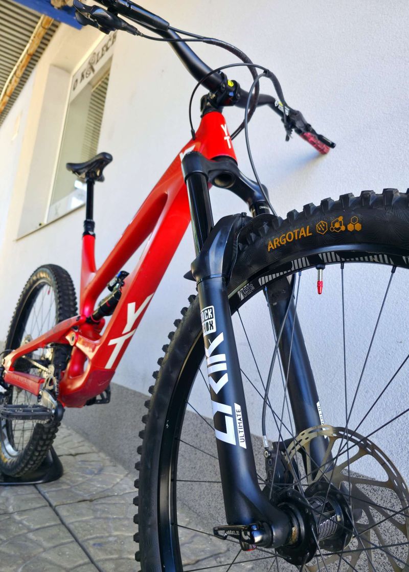 Horské kolo YT Capra CF Pro Carbon 29″