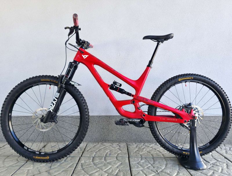 Horské kolo YT Capra CF Pro Carbon 29″