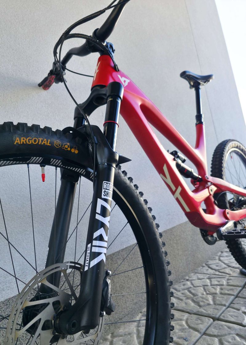 Horské kolo YT Capra CF Pro Carbon 29″
