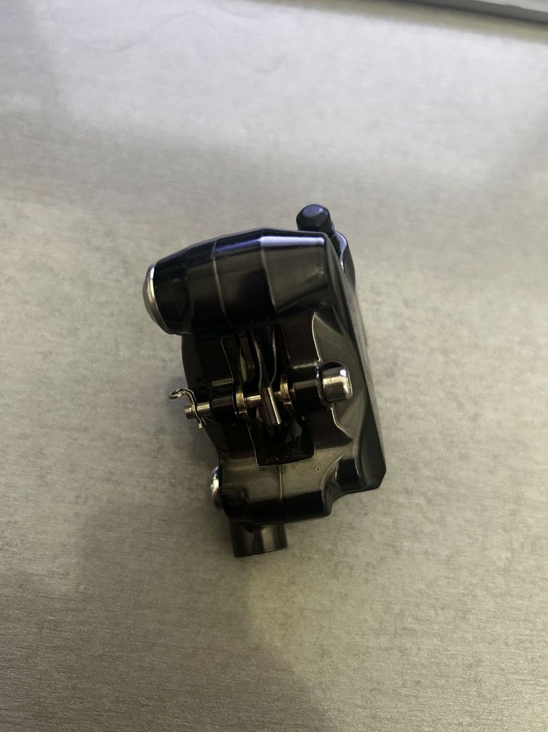 Třmen Shimano BR-M8110