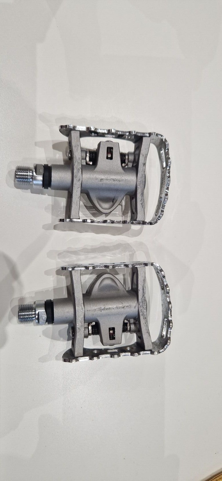 Jednostranné nášlapné pedály Shimano