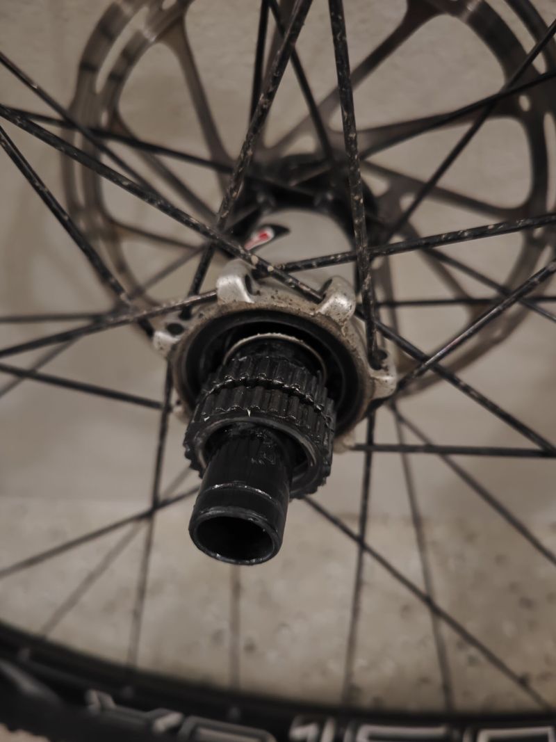 DT Swiss 27,5", 1469g, gravel osy