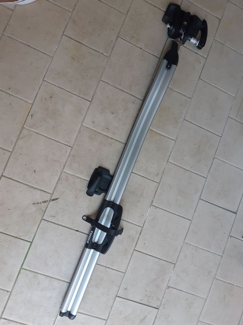 Prodám nevyužitý střešní nosič Thule ProRide 561, PC 3.400 Kč, cena 1.890 Kč.