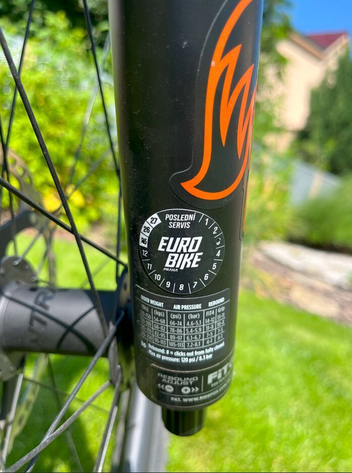 Upravený TREK Fuel EX 9.8 GX AXS 2022 s wattmetrem