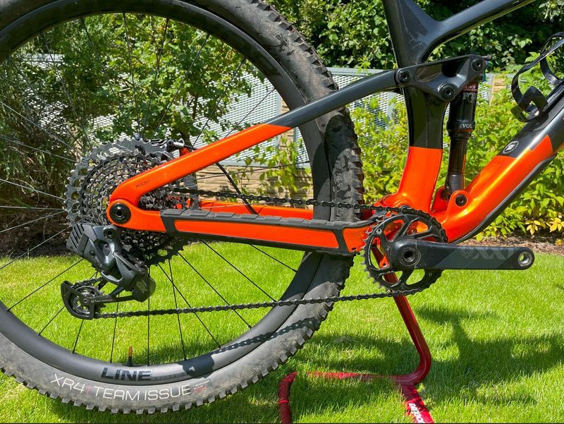 Upravený TREK Fuel EX 9.8 GX AXS 2022 s wattmetrem