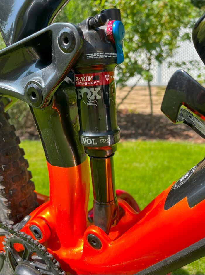 Upravený TREK Fuel EX 9.8 GX AXS 2022 s wattmetrem