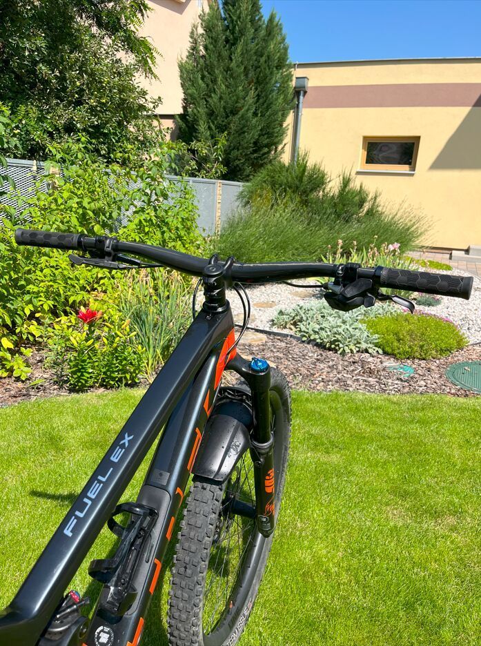 Upravený TREK Fuel EX 9.8 GX AXS 2022 s wattmetrem