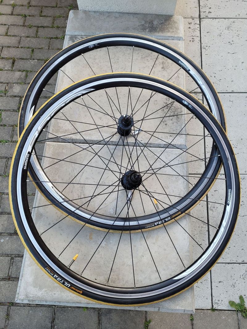 Hliníková silniční kola na ráfkové brzdy Shimano WH-R500