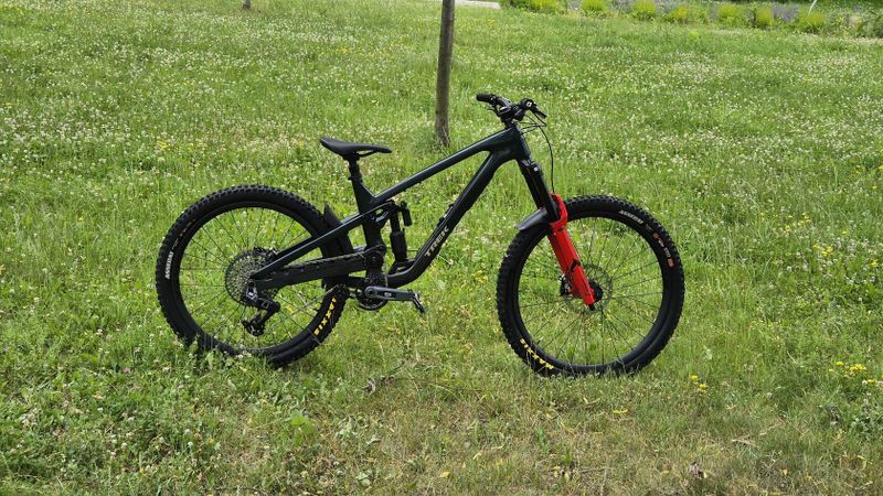 Trek Slash 6 generace 9.8 gx axs