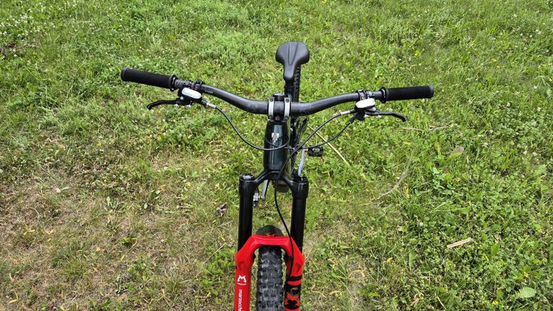 Trek Slash 6 generace 9.8 gx axs