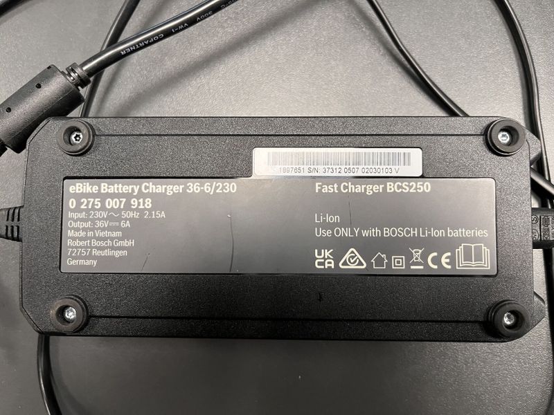 Nabíječka Bosch fast charger 6A