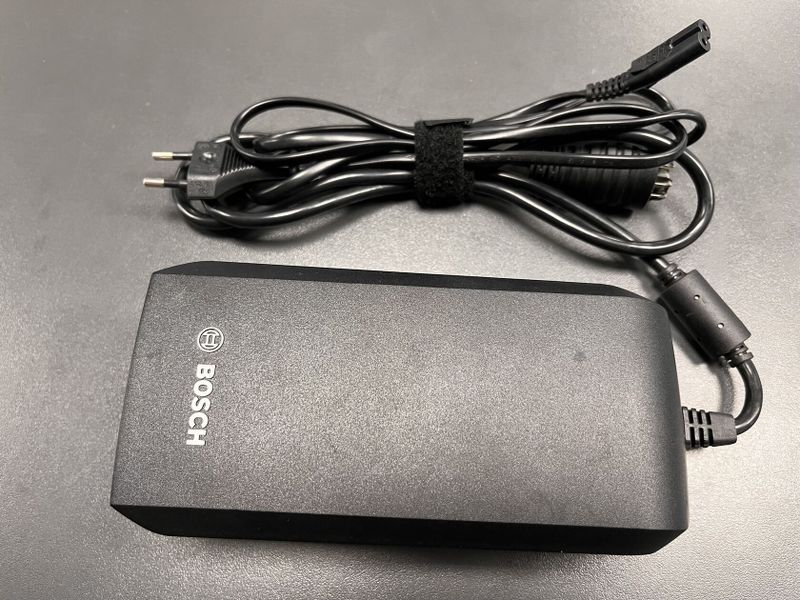 Nabíječka Bosch fast charger 6A